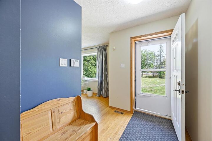 Property Photo: 1670 St Anne's Road MB R2N 4K7