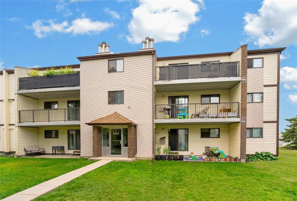 Property Photo:  1 Burland Avenue  MB R2N 2E4 