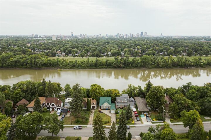 Property Photo: 97 Kingston Row MB R2M 0S7