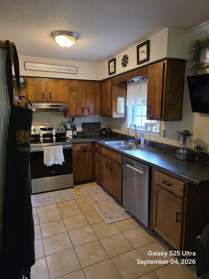 Property Photo: 3080 Oak Street FL 32539