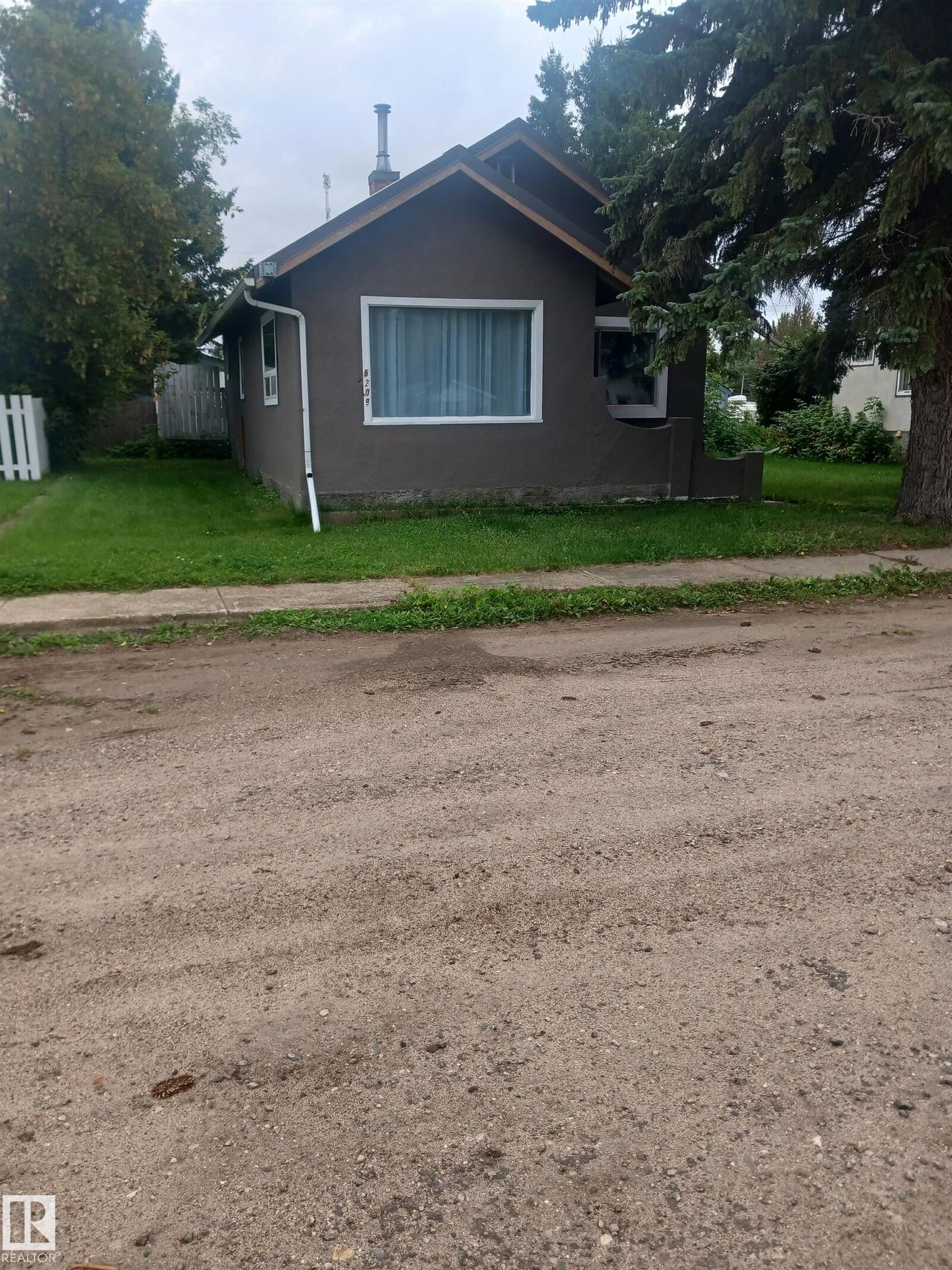 Property Photo:  5209 50A Street  AB T0B 4R0 