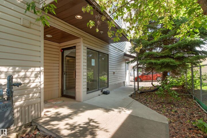 Property Photo:  9505 77 Avenue NW 301  AB T6C 0M3 