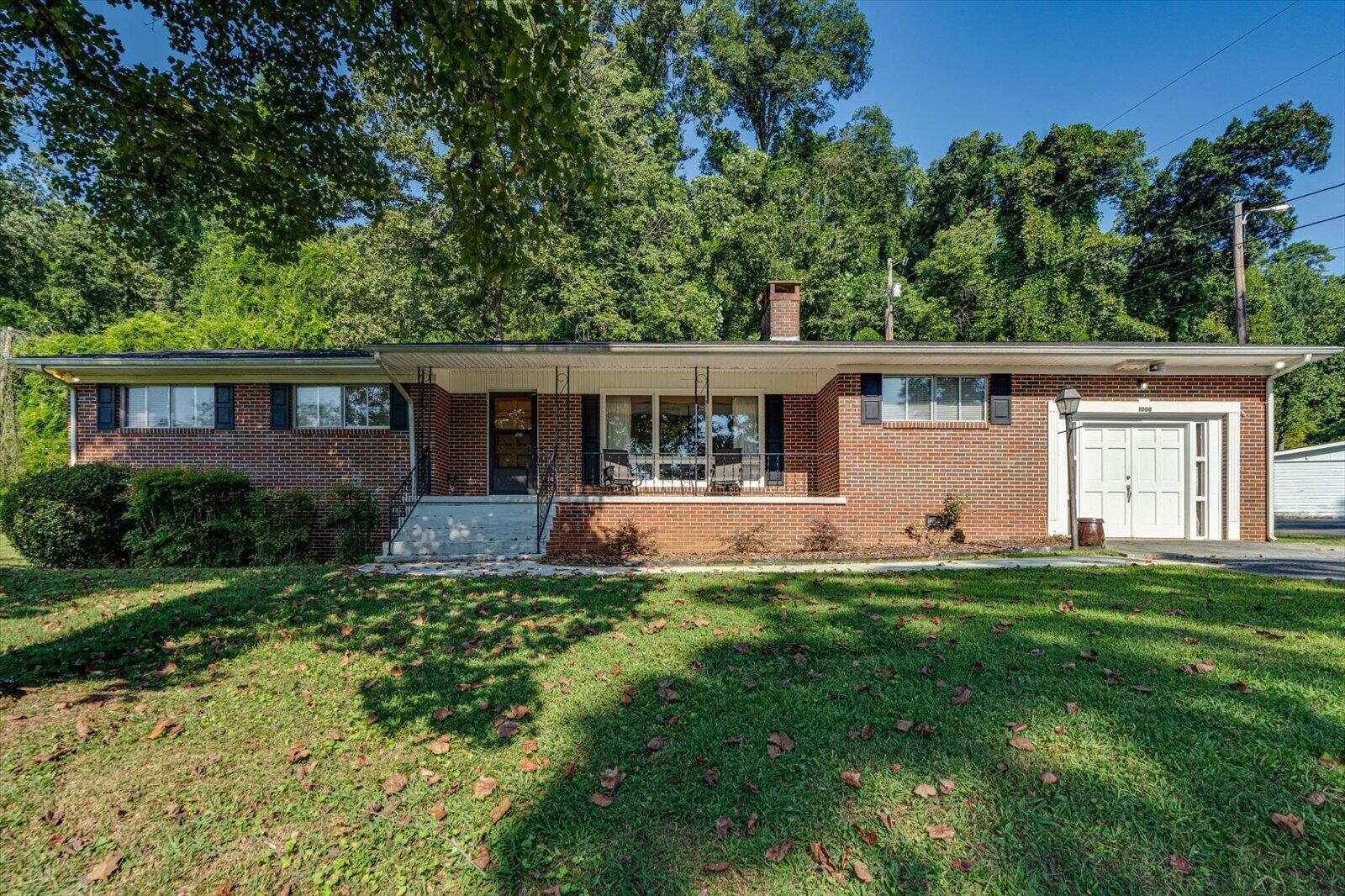Property Photo:  1000 Laurel Avenue  TN 37380 