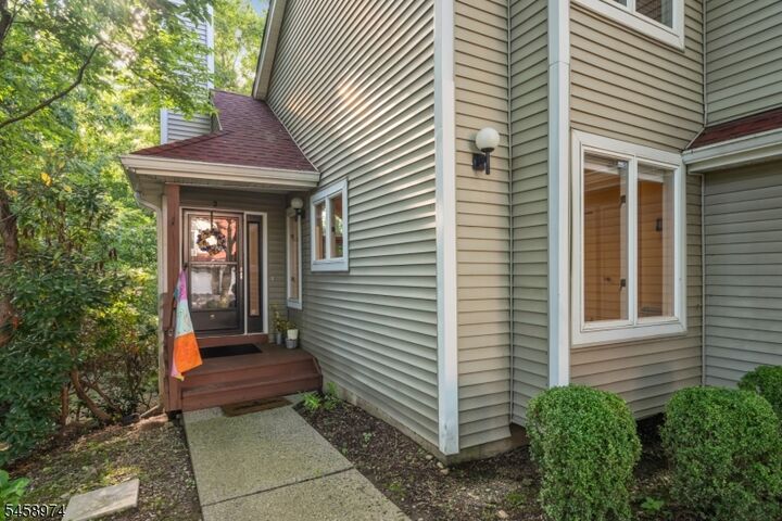 Property Photo:  2 Ridgeview Ter  NJ 07438 