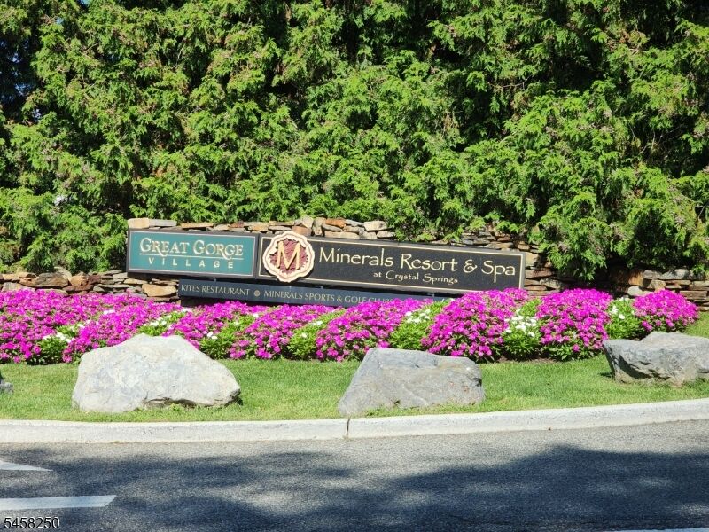 Property Photo:  5 Red Lodge Dr Unit 6  NJ 07462 