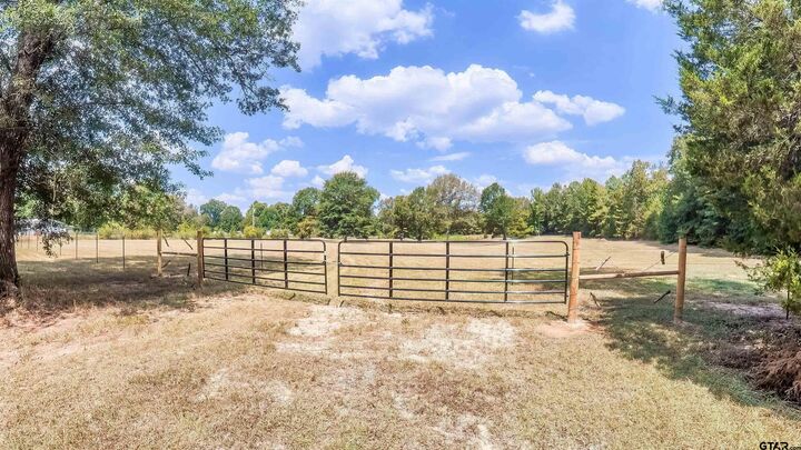 Property Photo: 587 Floyd Evans Road TX 75672