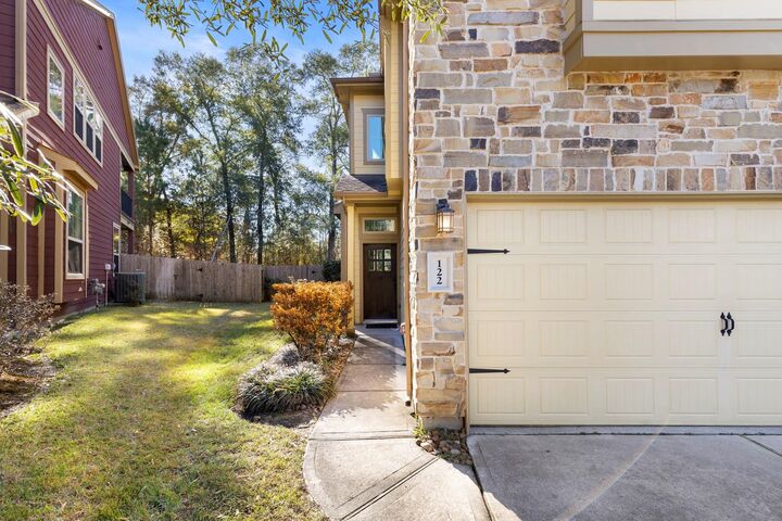 Property Photo: 122 Cheswood Manor Drive TX 77382