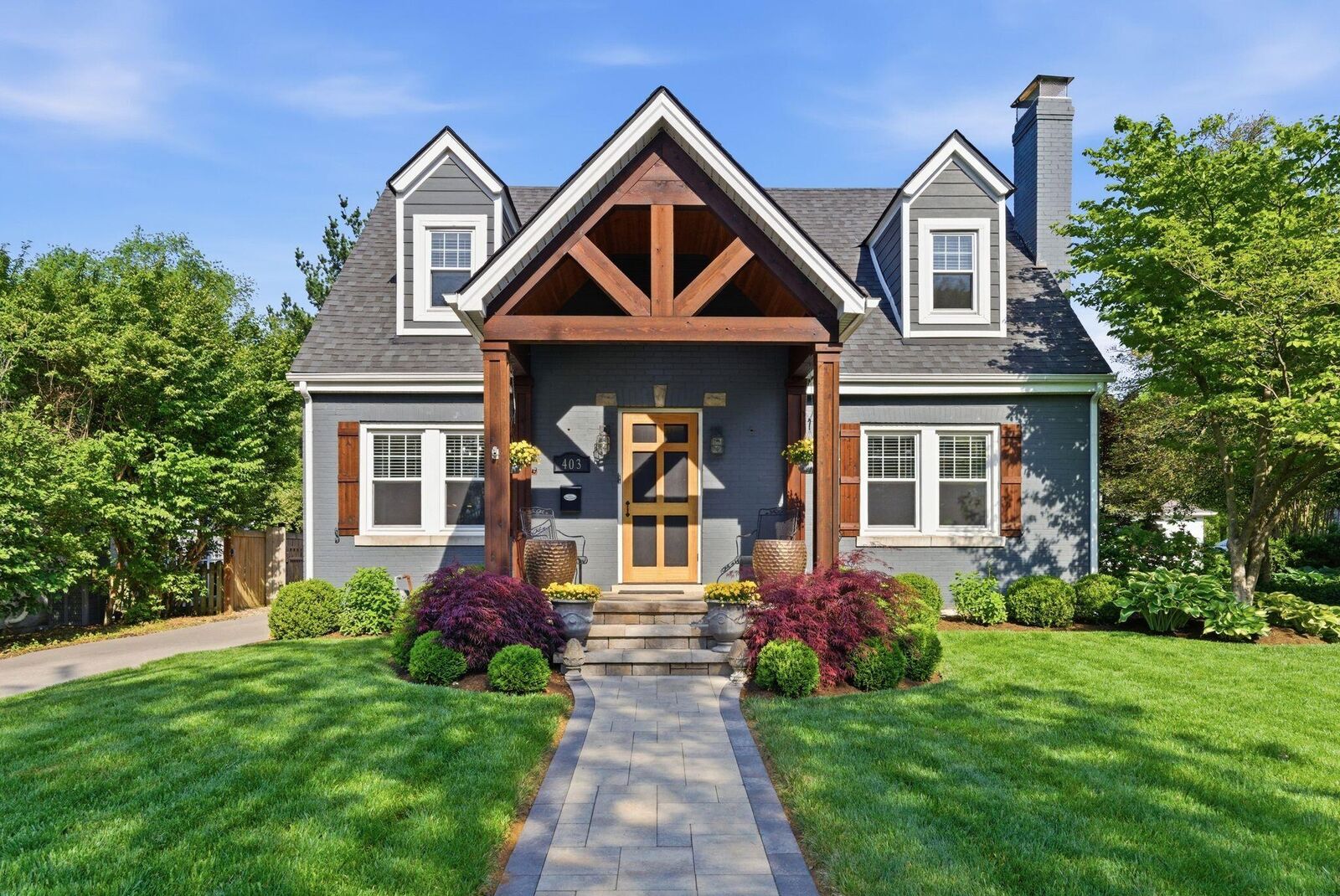 Property Photo:  403 Chinoe Road  KY 40502 