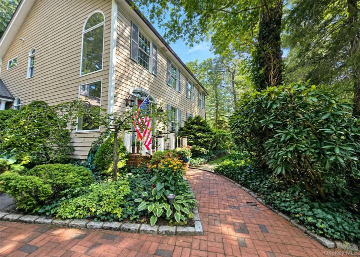 Property Photo:  259 Astor Drive  NY 11782 