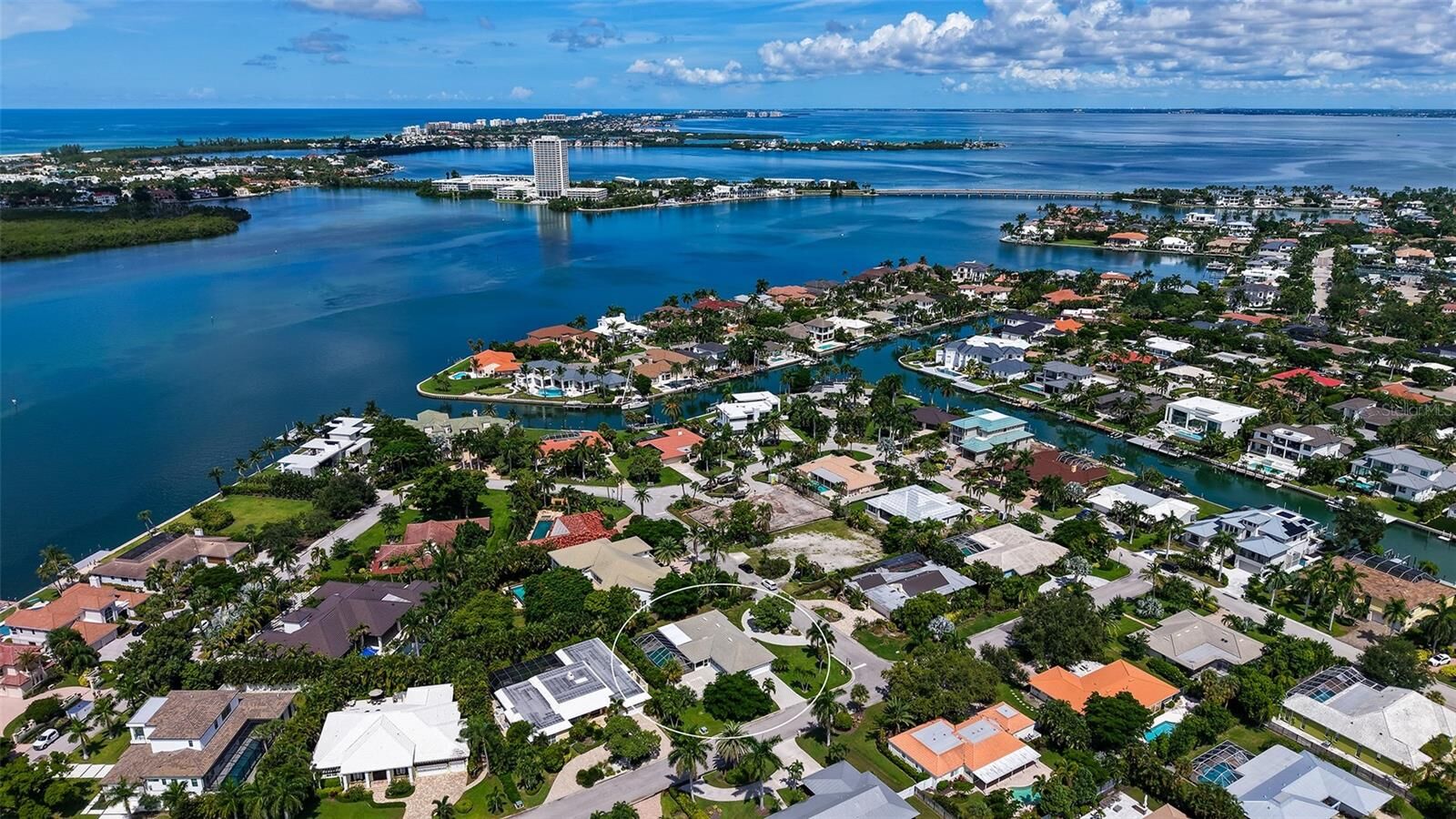 Property Photo: 516 Spoonbill Way FL 34236