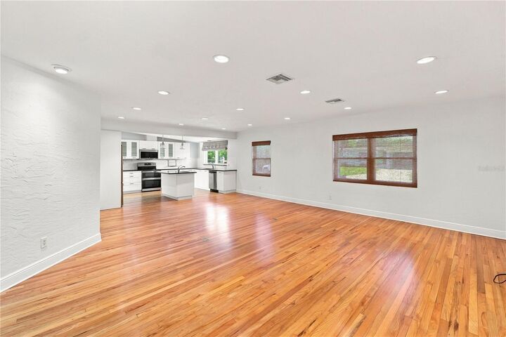 Property Photo: 729 Tam O Shanter Drive FL 32803