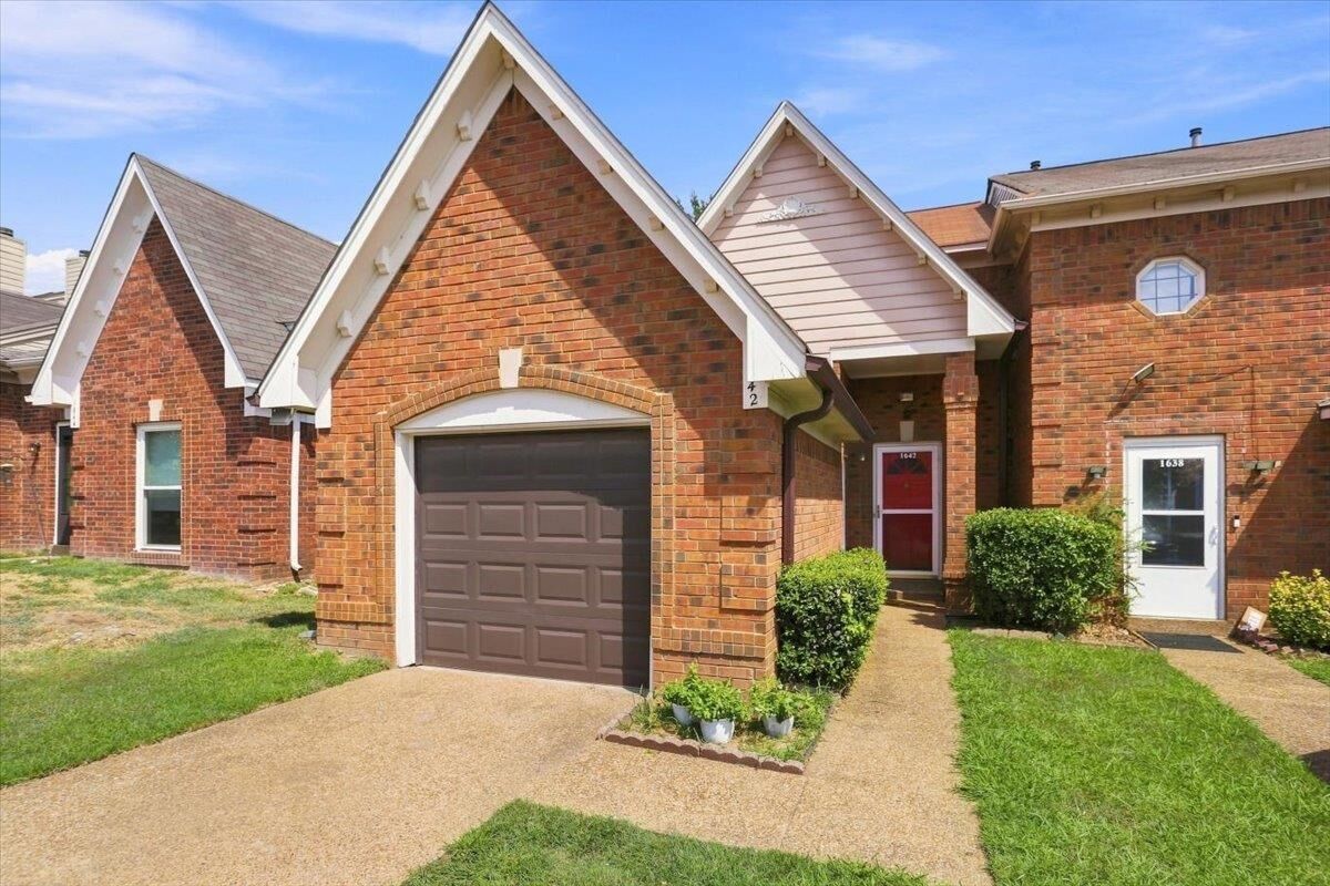 Property Photo:  1642 Red Barn Dr  TN 38016 