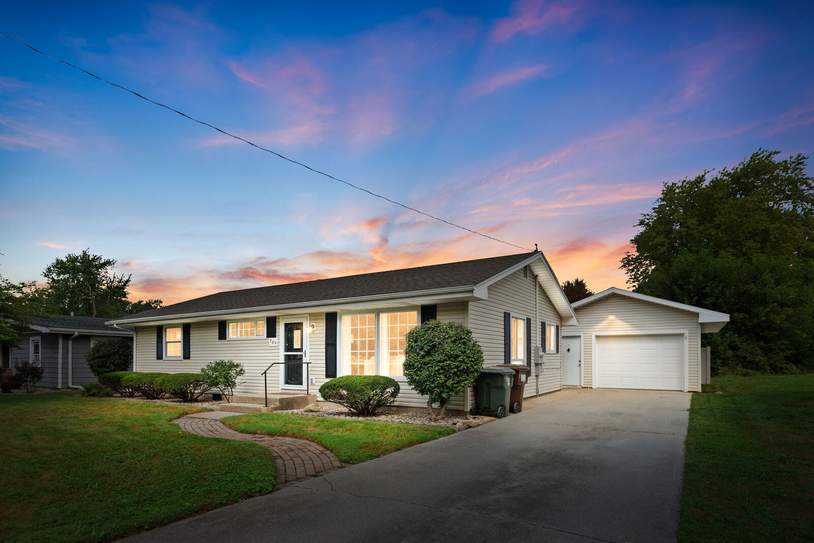 Property Photo: 285 Marion Court IL 60922