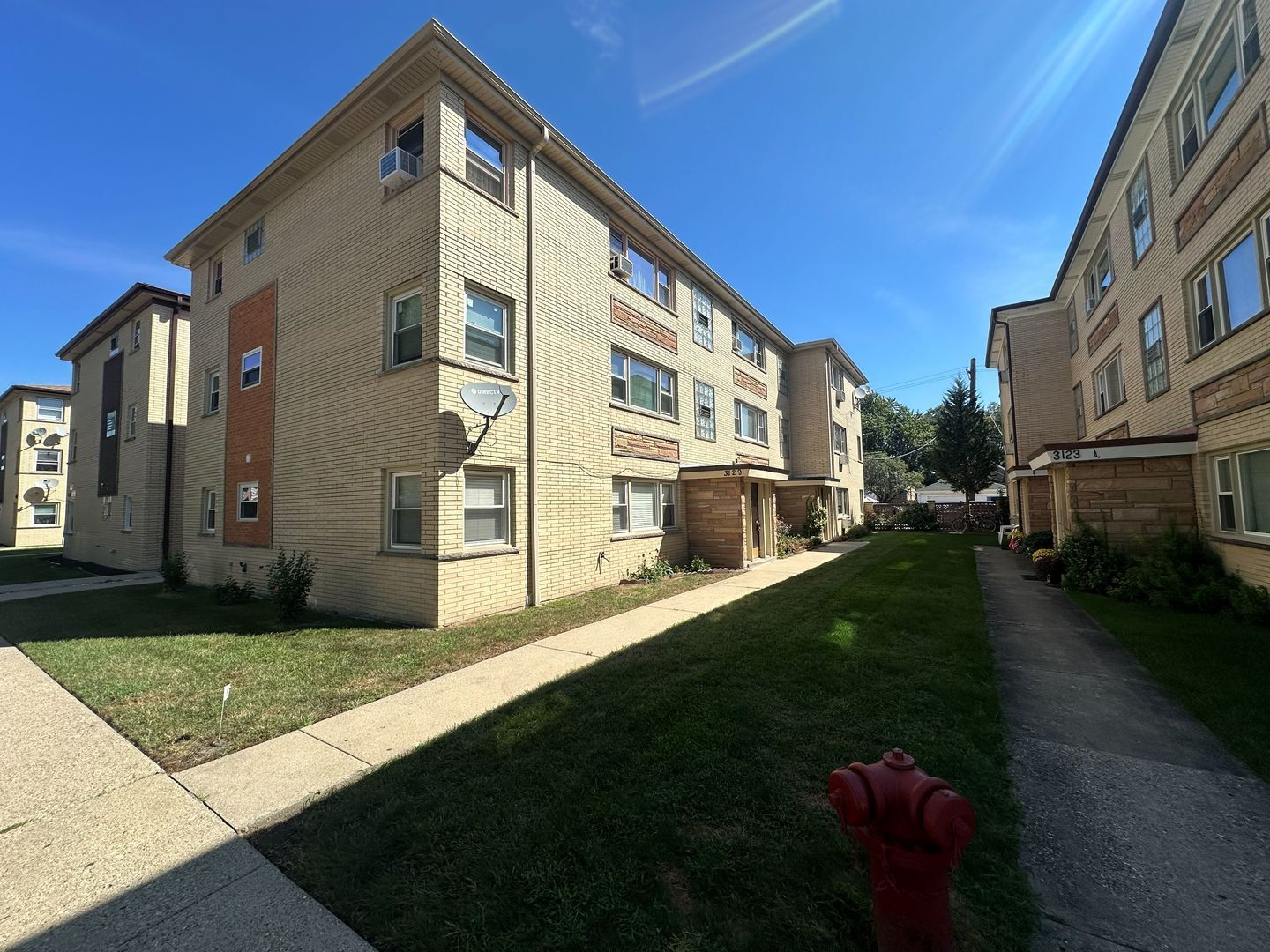 Property Photo: 3129 N Nashville Avenue 2W IL 60634