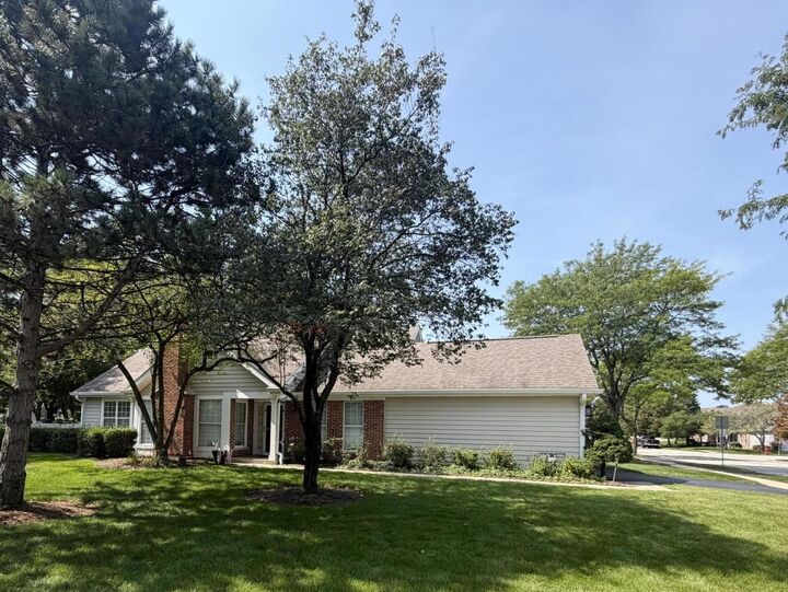Property Photo: 1541 Stevens Drive IL 60173