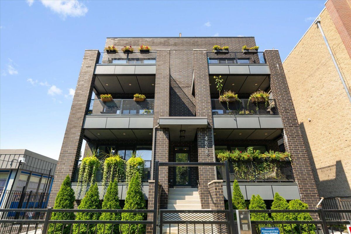 Property Photo:  4858 N Kenmore Avenue 3N  IL 60640 