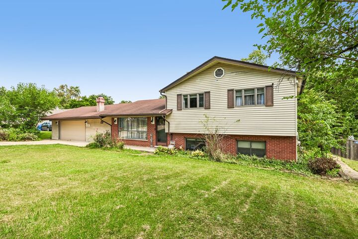 Property Photo:  2N435 Pleasant Avenue  IL 60137 