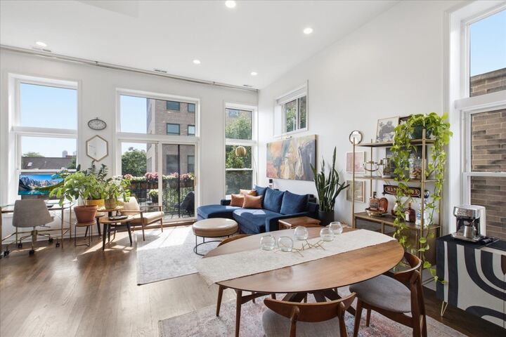 Property Photo:  2448 N Southport Avenue 3  IL 60614 