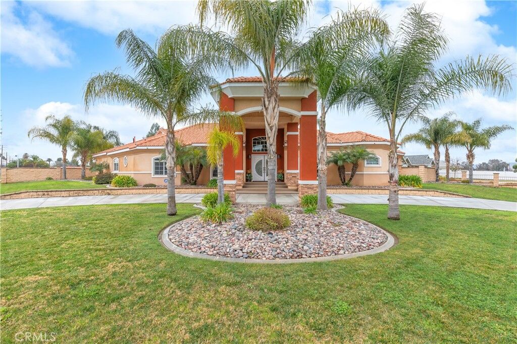 Property Photo: 947 W Commonwealth Avenue CA 92543