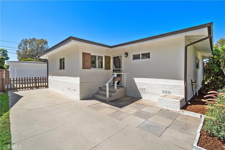 Property Photo:  2929 N Studebaker  CA 90815 