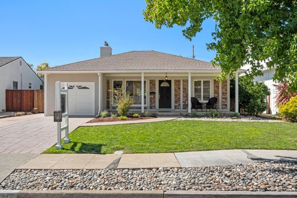 Property Photo: 1630 Anamor Street CA 94061