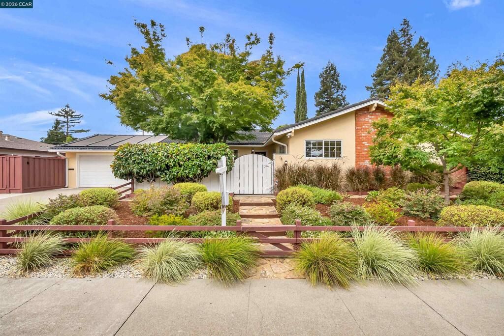 Property Photo:  2330 Gill Port Ln  CA 94598 