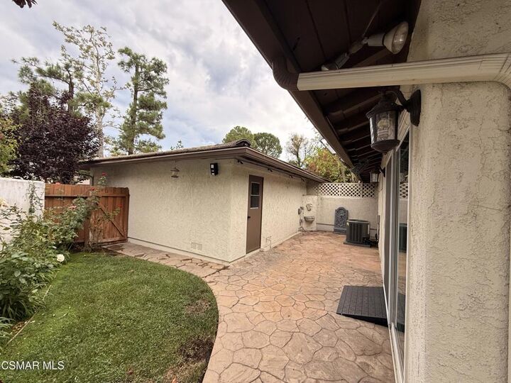 Property Photo:  1124 Bright Glen Circle  CA 91361 