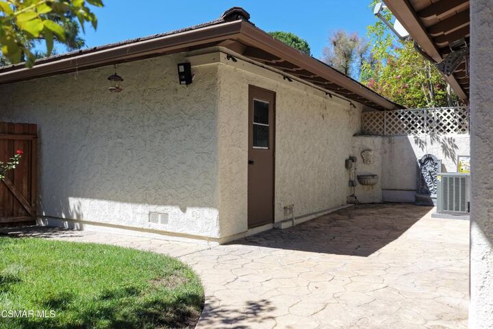 Property Photo:  1124 Bright Glen Circle  CA 91361 
