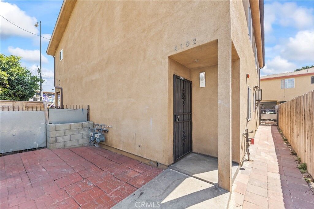Property Photo:  6102 S San Pedro Street  CA 90003 