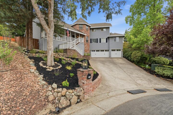 Property Photo: 116 Simmons Way CA 95630
