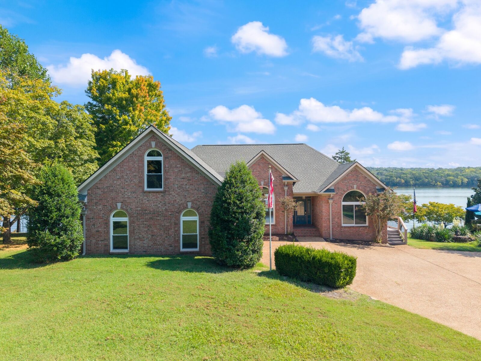 Property Photo: 605 Lake Haven Dr TN 37122