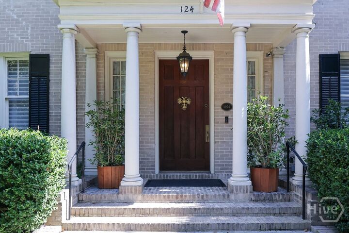 Property Photo:  124 E 45th Street  GA 31405 