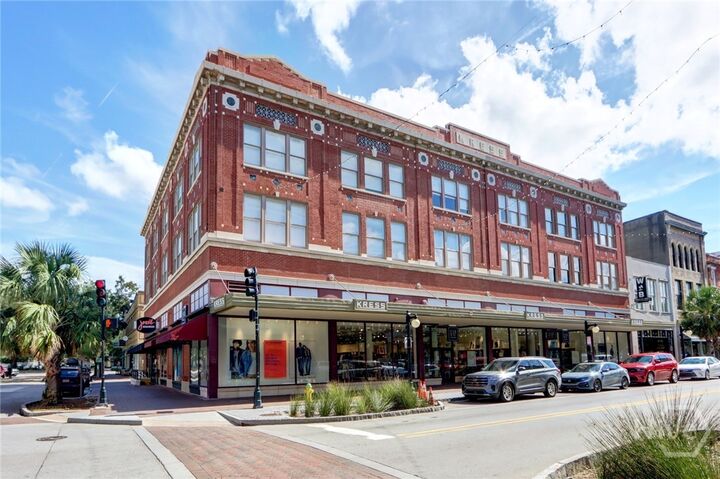 Property Photo:  122 W Broughton Street  GA 31401 