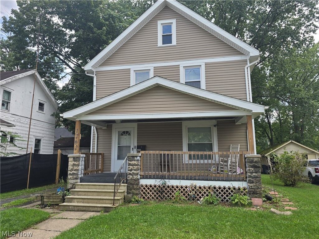 Property Photo: 1262 South Street SE OH 44483