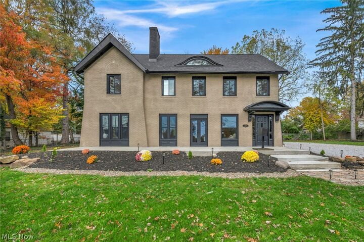Property Photo:  1555 W Market Street  OH 44313 