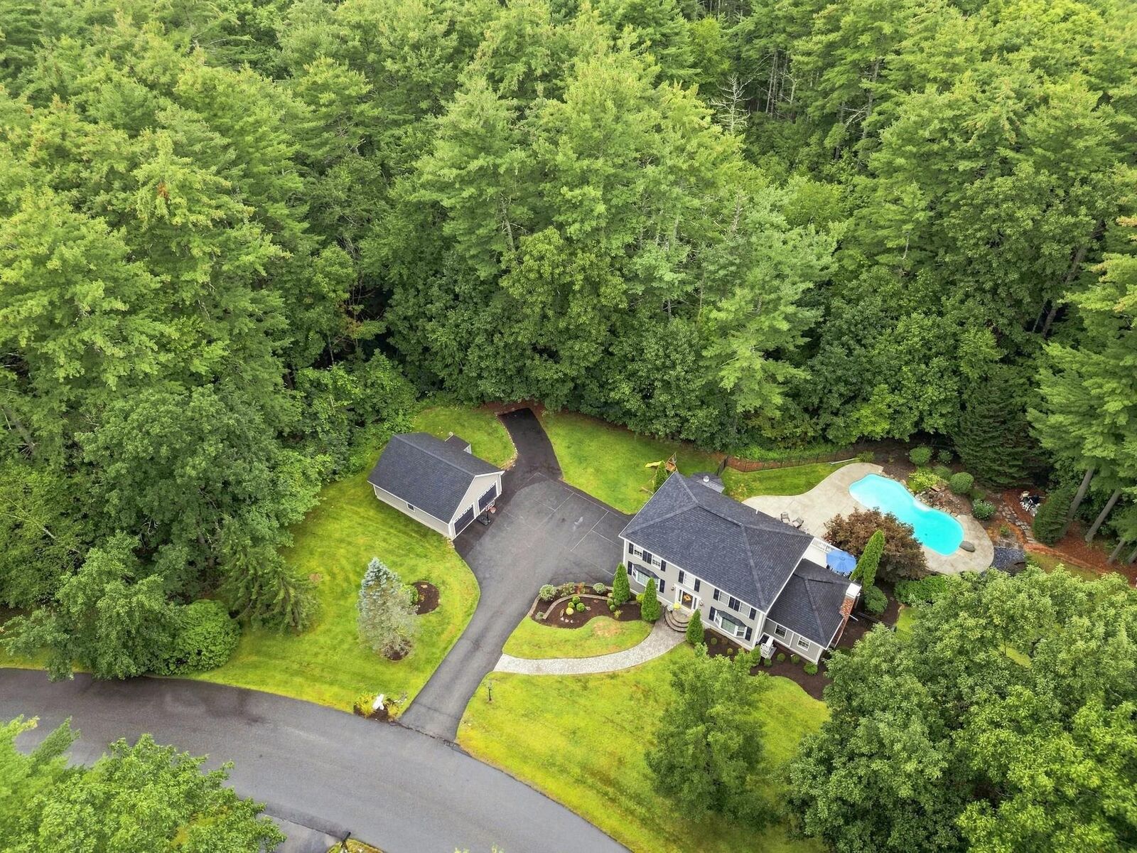 Property Photo:  16 Lantern Lane  NH 03053 