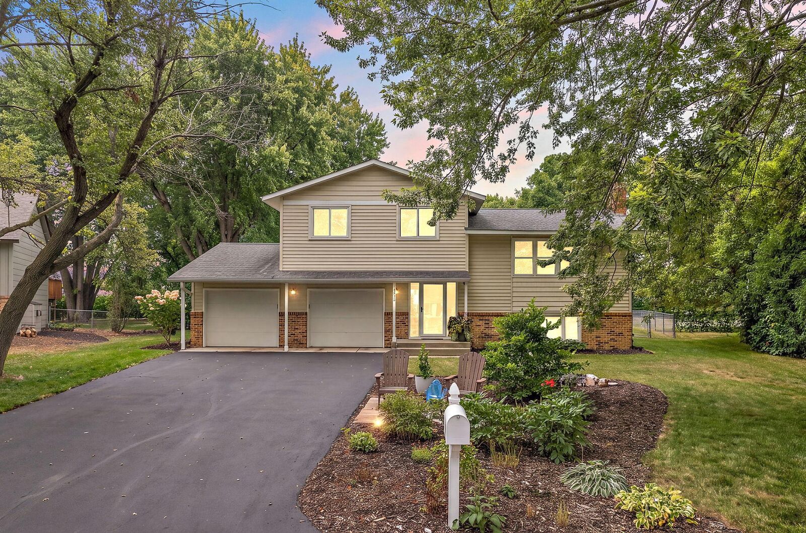 Property Photo:  1419 Three Oaks Avenue  MN 55359 