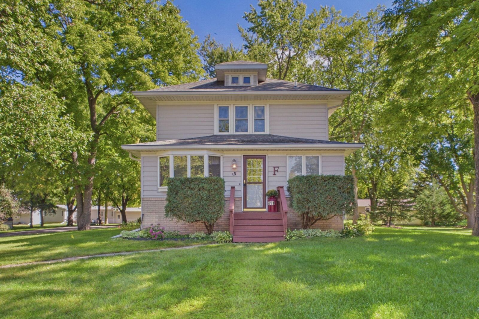 Property Photo: 411 7th Street E MN 55342