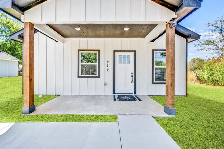 Property Photo:  218 Calvert Street  TX 75482 