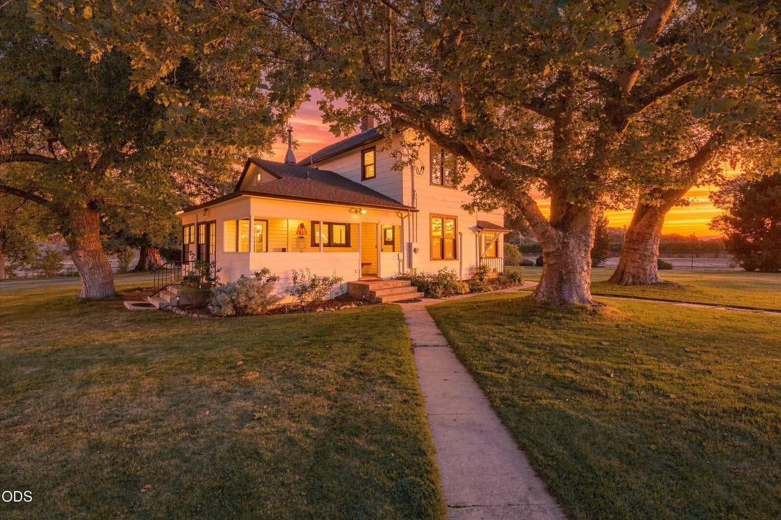 Property Photo: 1098 Nick Young Road OR 97524