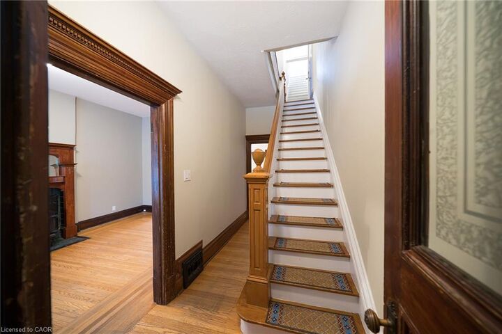 Property Photo:  102 Pearl Street N  ON L8R 2Z3 