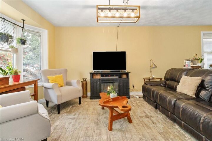 Property Photo:  79 Donly Drive S  ON N3Y 5H1 