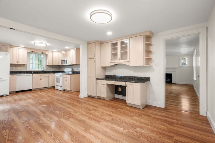 Property Photo:  26 Elliott St  MA 01867 