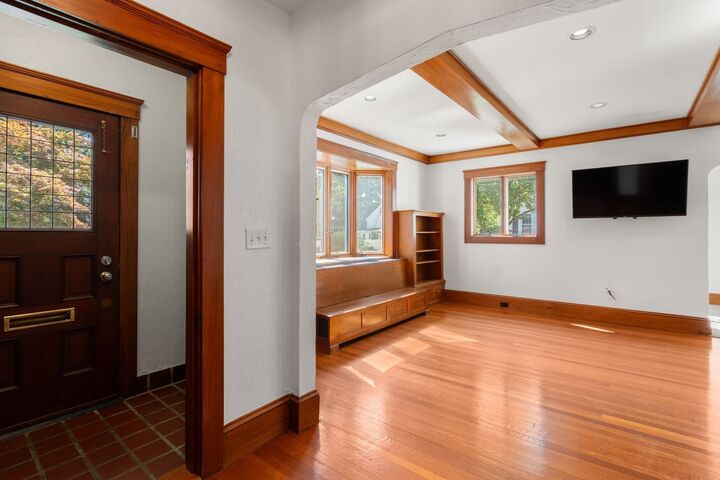 Property Photo:  43 Laconia Rd  MA 01609 