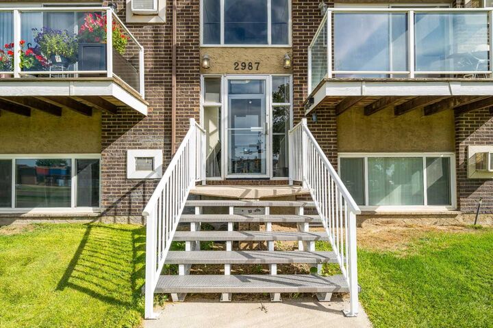 Property Photo: 2987 Dunmore Road SE 206 AB T1B 1E1