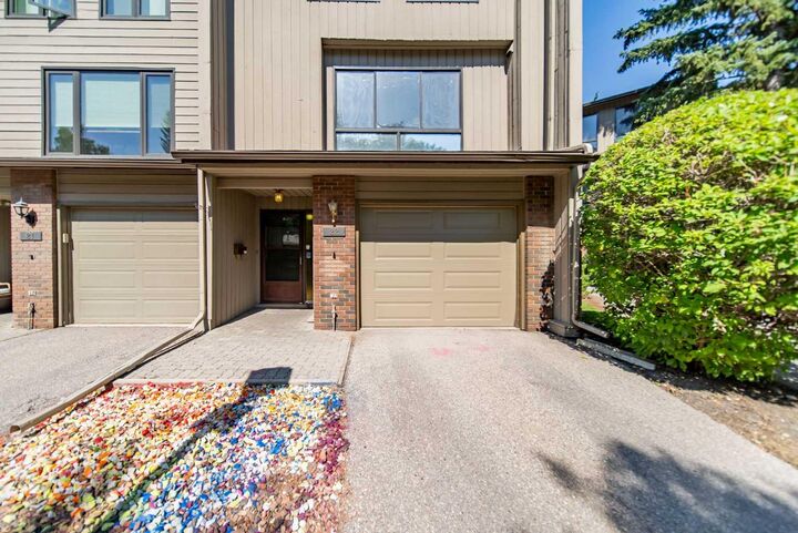 Property Photo:  22 Point McKay Court NW  AB T3B 5B7 