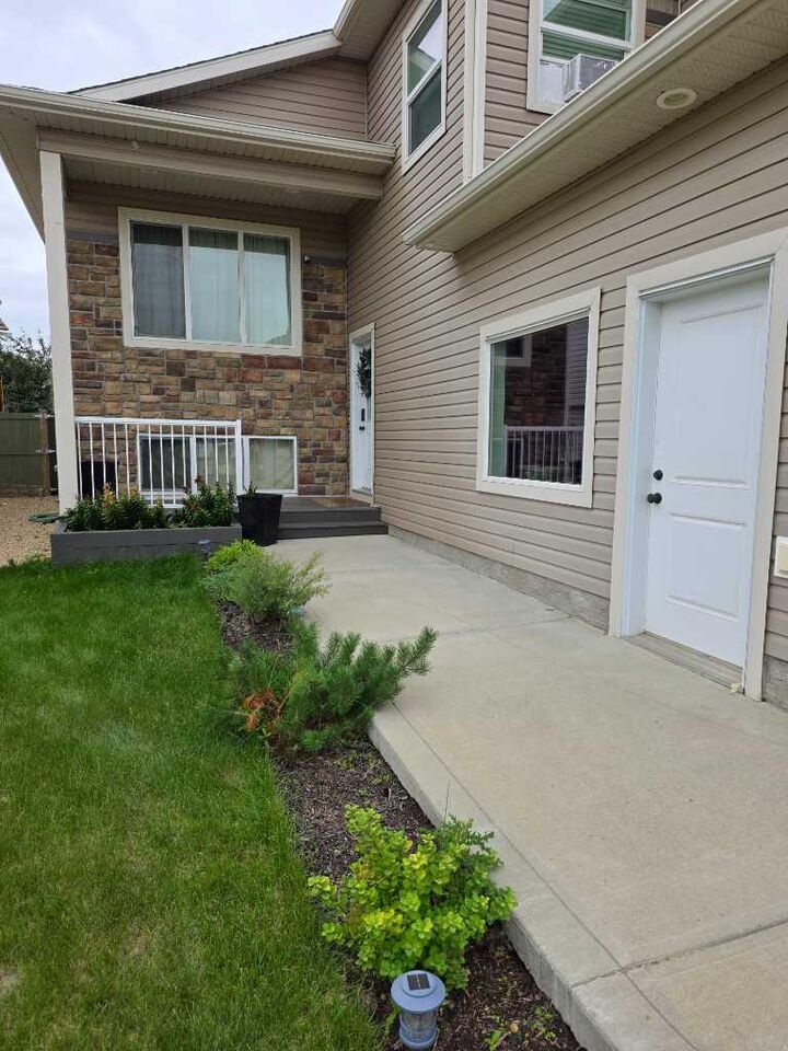 Property Photo:  11509 73 Avenue  AB T8W 0K2 