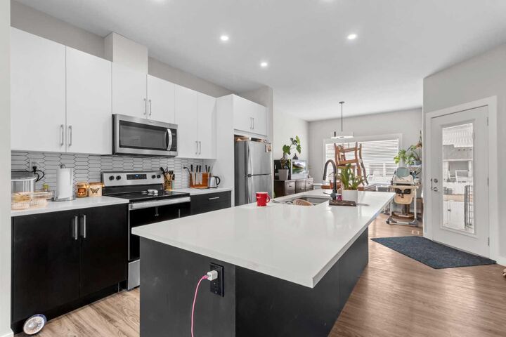 Property Photo:  75 Ellington Crescent  AB T4P 3E5 