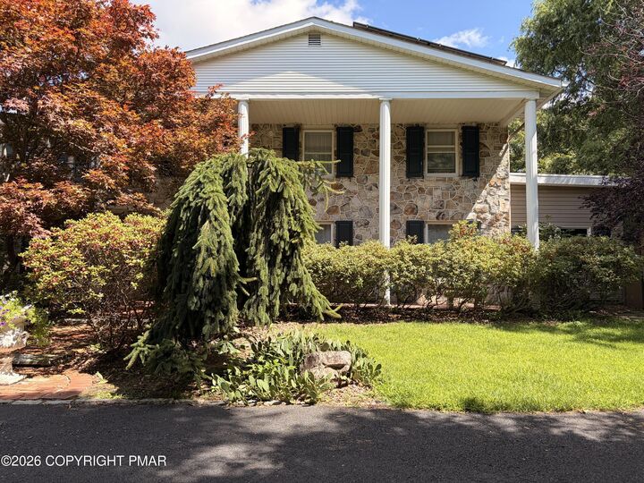 Property Photo:  164 Chestnut Oak Drive  PA 18372 