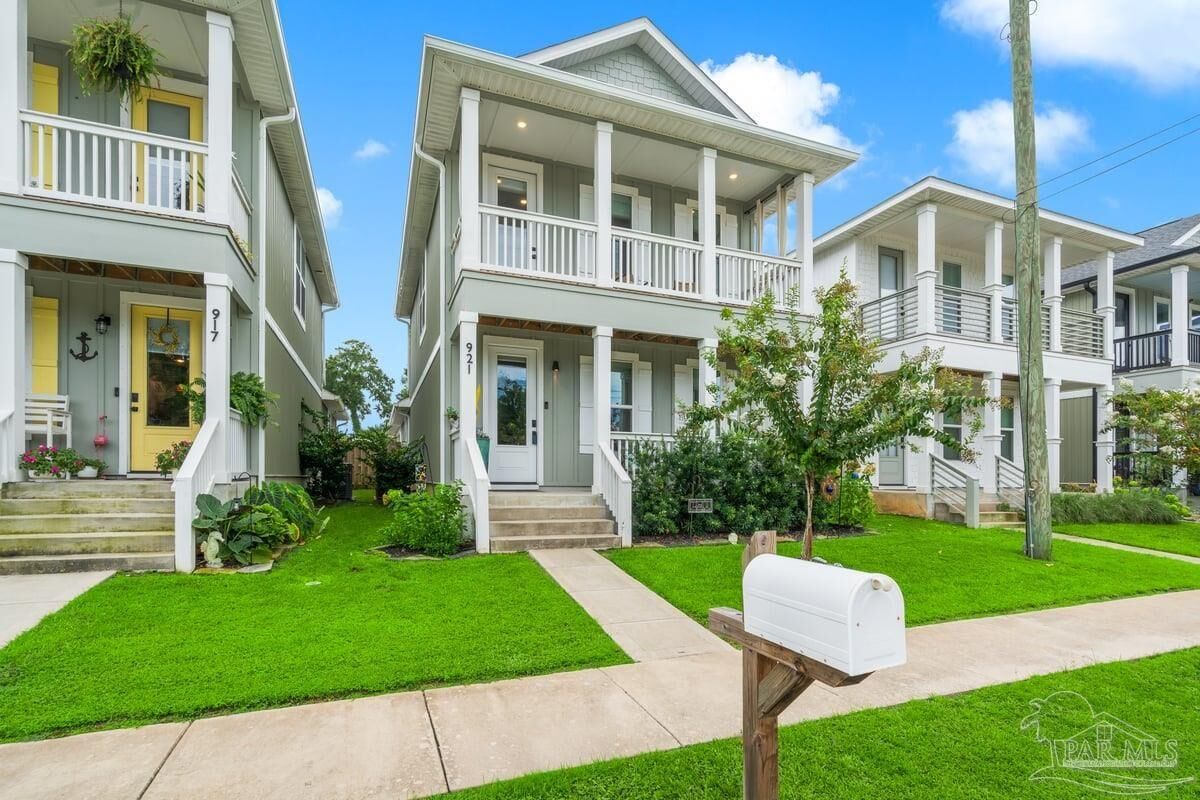 Property Photo:  921 W Jackson St  FL 32501 